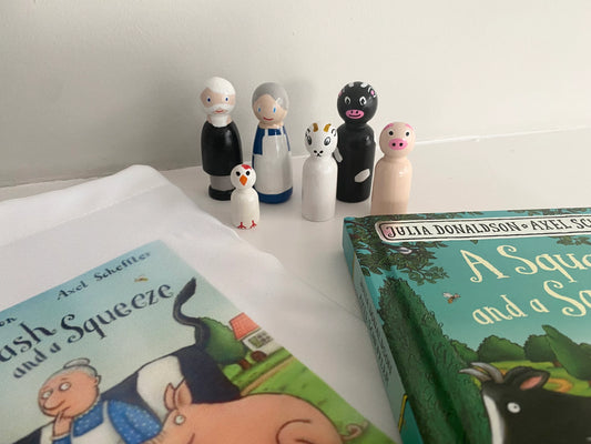 A Squash & A Squeeze Story Bag with Pegs