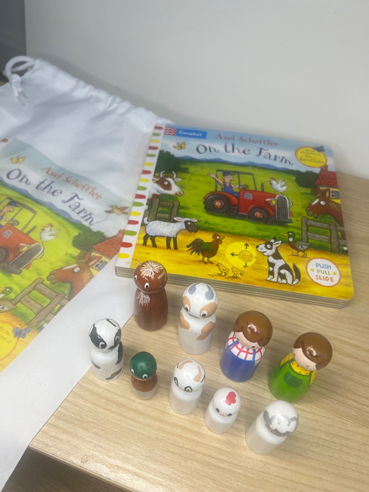 On The Farm Story Bag with Pegs